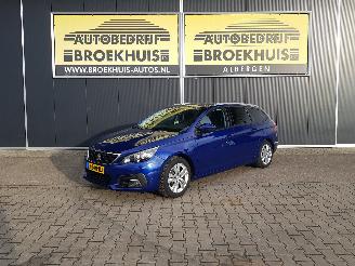 krockskadad bil auto Peugeot 308 SW 1.2 PureTech Blue Lease Executive 2020/7