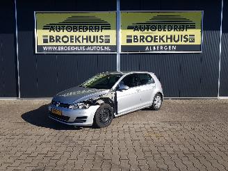 Damaged car Volkswagen Golf 1.6 TDI Comfortline BlueMotion 2013/10