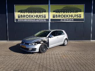 Coche accidentado Volkswagen Golf 1.6 TDI Comfortline BlueMotion 2013/10