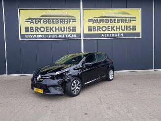 Damaged car Renault Clio 1.0 TCe Intens 2021/12