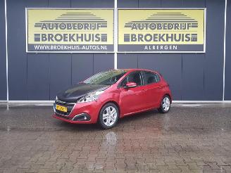 Vaurioauto  passenger cars Peugeot 208 1.2 PureTech Signature 2019/3