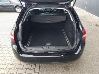 Peugeot 308 SW 1.2 PureTech Blue Lease Executive picture 15