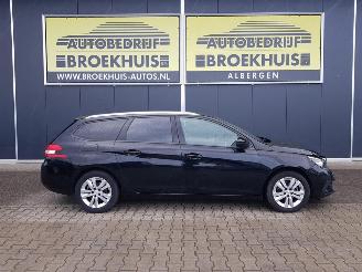 Peugeot 308 SW 1.2 PureTech Blue Lease Executive picture 4