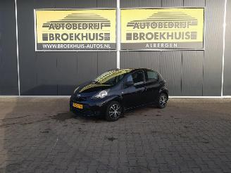 Damaged car Toyota Aygo 1.0 VVT-i Comfort 2012/10