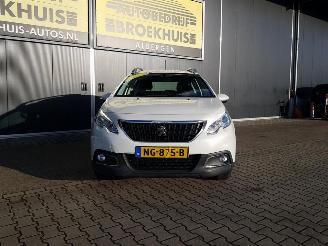 Peugeot 2008 1.2 PureTech Blue Lion picture 3