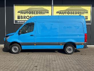 Mercedes Sprinter 317 1.9 CDI L2H2 RWD picture 2