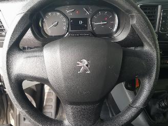 Peugeot Expert 2.0 BlueHDI 145PK Standard Premium picture 17