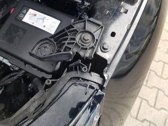 Peugeot 208 1.2 PureTech 100 Style picture 14