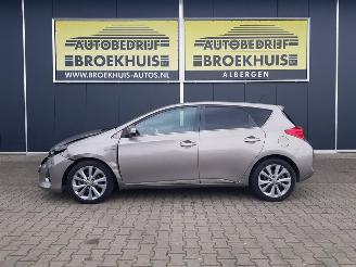 Toyota Auris 1.8 Hybrid Lease picture 2