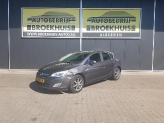 krockskadad bil auto Opel Astra 1.4 Turbo Sport 2012/2
