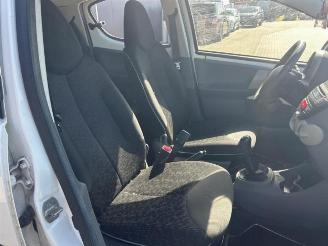 Peugeot 107 107, Hatchback, 2005 / 2014 1.0 12V picture 13