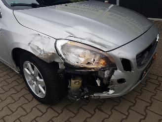 Volvo V-60 2.0 D4 Momentum picture 10
