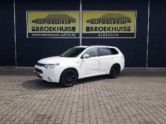 krockskadad bil auto Mitsubishi Outlander 2.0 PHEV instyle 2013/12