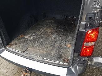 Peugeot Expert 231L 2.0 BlueHDI 180 DC Premium Pack picture 18