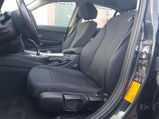 BMW 3-serie 320i Executive picture 16
