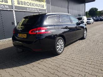 Peugeot 308 SW 1.6 BlueHDI Blue Lease Premium Automatic picture 8
