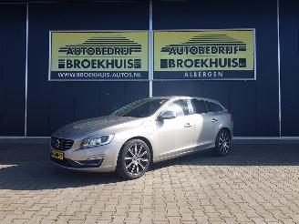 Unfallwagen Volvo V-60 2.4 D6 AWD Plug-In Hybrid Summum 2013/12