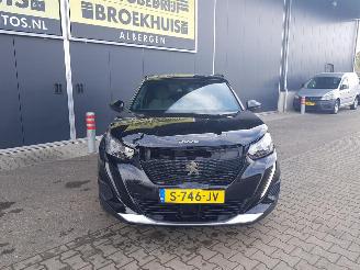 Peugeot e-2008 EV Allure 50 kWh picture 3
