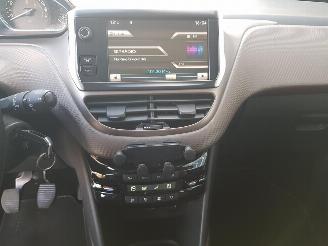 Peugeot 2008 1.2 VTi Allure Pack Premium Plus picture 25