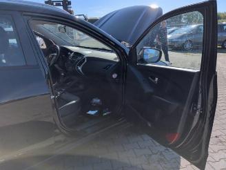 Hyundai Ix35 iX35 (LM), SUV, 2009 / 2015 2.0 16V picture 14