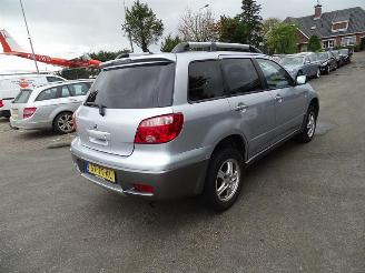 damaged passenger cars Mitsubishi Outlander 2.0 16v  4x2 2007/1