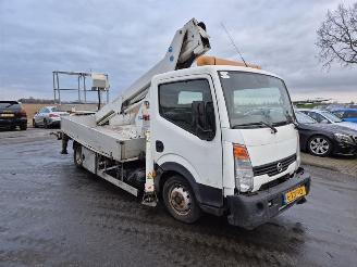 Nissan NT400 2.5 DCI Hoogwerker picture 4