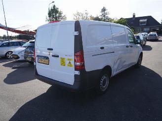 krockskadad bil bedrijf Mercedes Vito 110 CDi 2021/12