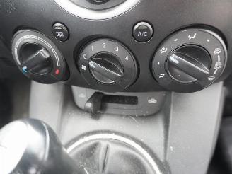 Mazda 2 1.3 16v picture 6