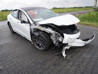 Tesla Model 3  picture 4