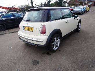Coche siniestrado Mini Cooper 1.6 16v 2003/6