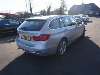 krockskadad bil auto BMW 3-serie 316i Touring 2013/9