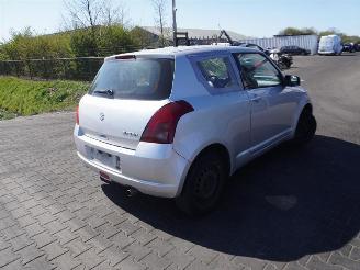 Coche siniestrado Suzuki Swift 1.3 2005/8