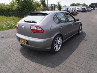 Coche siniestrado Seat Leon 1.8 turbo 2002/10