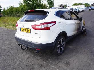demontáž osobní automobily Nissan Qashqai 1.2 DIG 2015/10