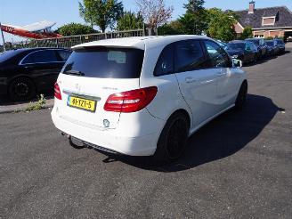 skadebil auto Mercedes B-klasse B 200 2012/5