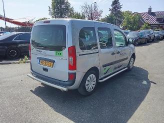 krockskadad bil auto Mercedes Citan 108 CDi Crewbus 2017/7