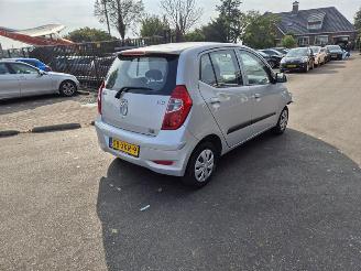 Vaurioauto  passenger cars Hyundai I-10 1.1i 12V 2012/6