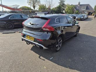 krockskadad bil auto Volvo V-40 2.0 D2 16V 2015/10