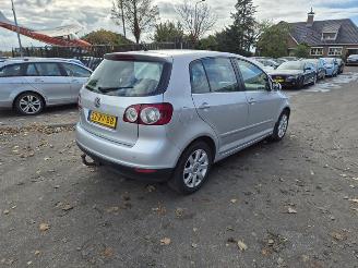 damaged passenger cars Volkswagen Golf 2.0 FSI 16V 2005/9
