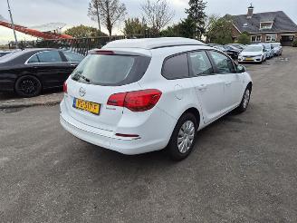 krockskadad bil auto Opel Astra 1.7 CDTi 16V 2013/11