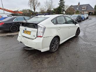 skadebil auto Toyota Prius 1.8 16v Hybrid 2011/1