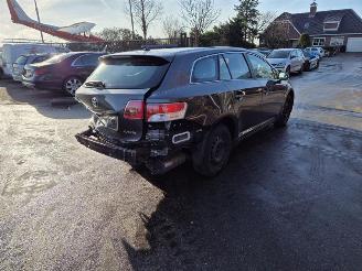 skadebil auto Toyota Avensis Wagon 1.6 16v 2012/5