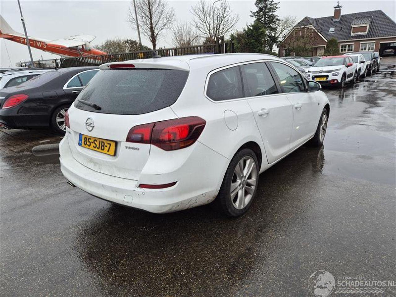 Opel Astra SPORTS TOURER 1.4 Turbo