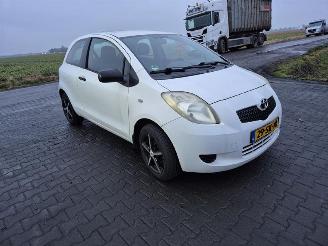 Toyota Yaris 1.0 12v picture 4