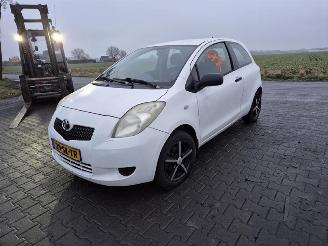 Toyota Yaris 1.0 12v picture 3