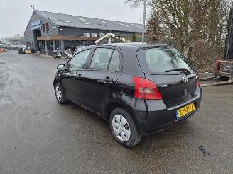 Toyota Yaris 1.0 12v picture 2