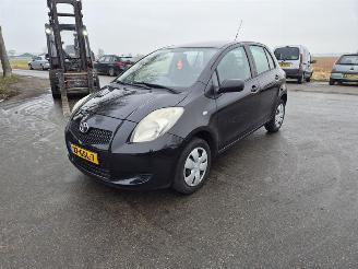 Toyota Yaris 1.0 12v picture 3