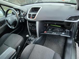 Peugeot 207 1.6 picture 5