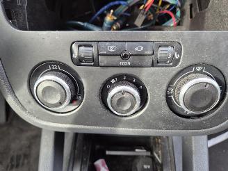 Volkswagen Golf 1.6 FSi picture 6