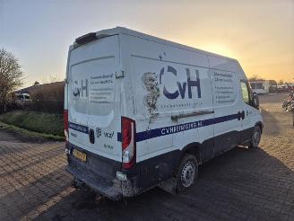 Uttjänta bilar bedrijf Iveco New daily 33 2022/6